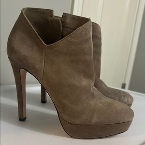 Jessica Simpson Elegant Tan Suede Women's Ankle Boots Size 7